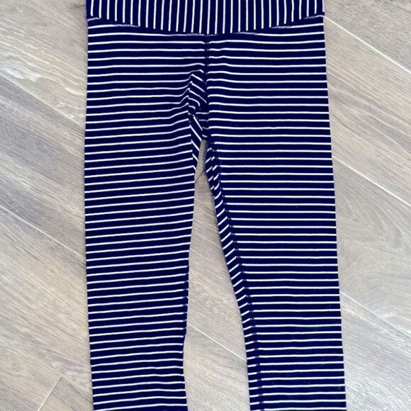 Lululemon Wunder Under Crop Parallel
Stripe rare Black White; size 4 - Picture 11 of 11